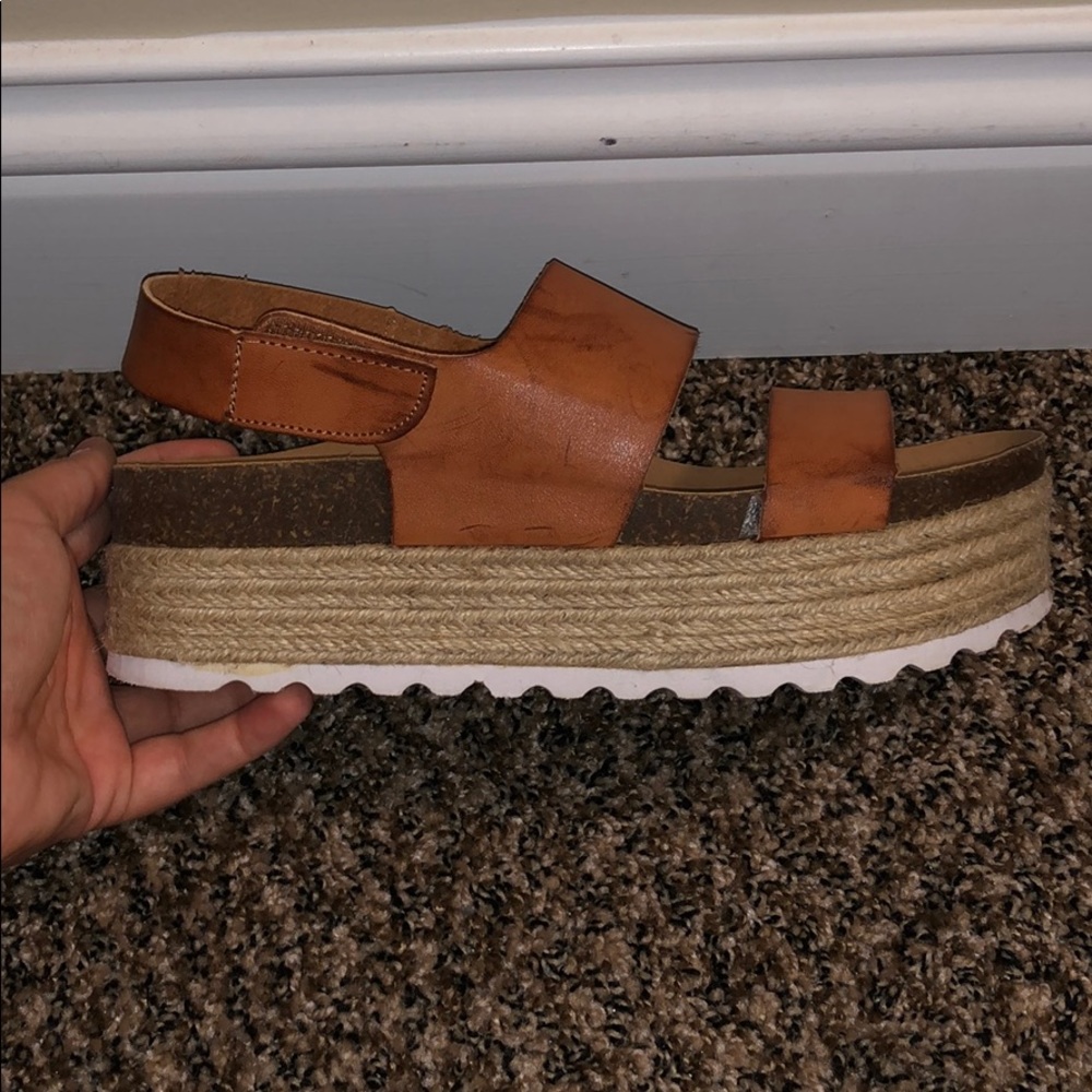 TAN PLATFORM SHOE